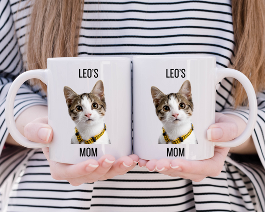 Custom mug with photo of a cat and text "Leo’s Mom" – personalized gift for cat lovers or pet parents.
